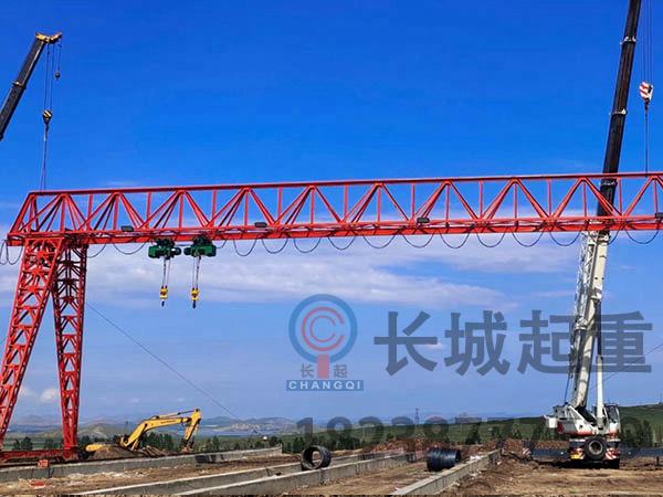 輪胎式和軌道式龍門吊在結(jié)構(gòu)和驅(qū)動方面的區(qū)別