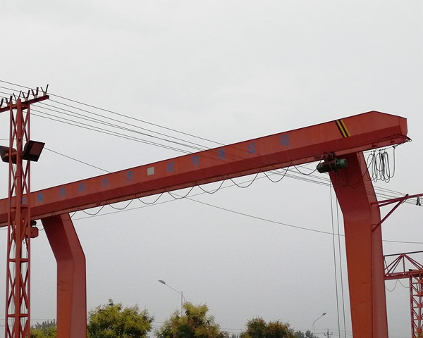 福建寧德龍門吊廠家也要噴防銹油