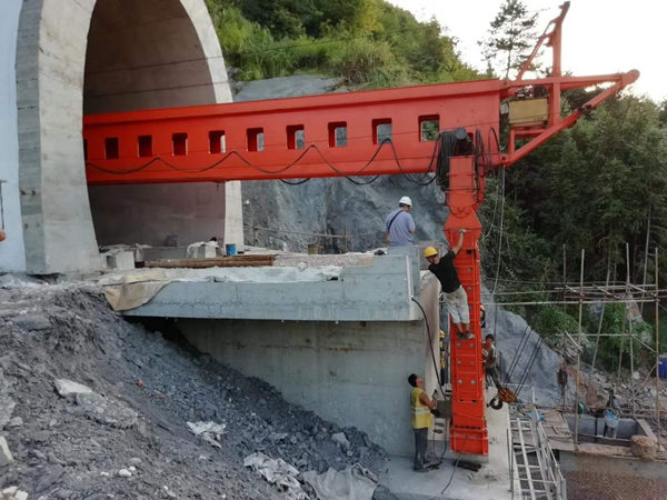 江蘇常州架橋機廠家 SLJ900流動式架橋機