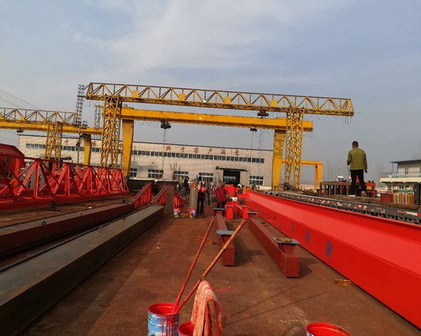 湖南長(zhǎng)沙龍門(mén)吊廠家有專(zhuān)人培訓(xùn)司機(jī)