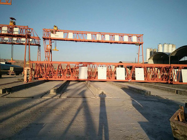 遼寧盤(pán)錦龍門(mén)吊公司所有電器均安裝安全裝置