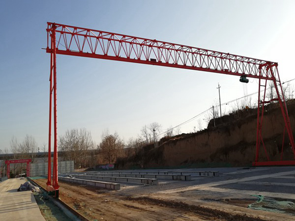 內(nèi)蒙古通遼龍門(mén)吊公司有專(zhuān)業(yè)操作員團(tuán)隊(duì)