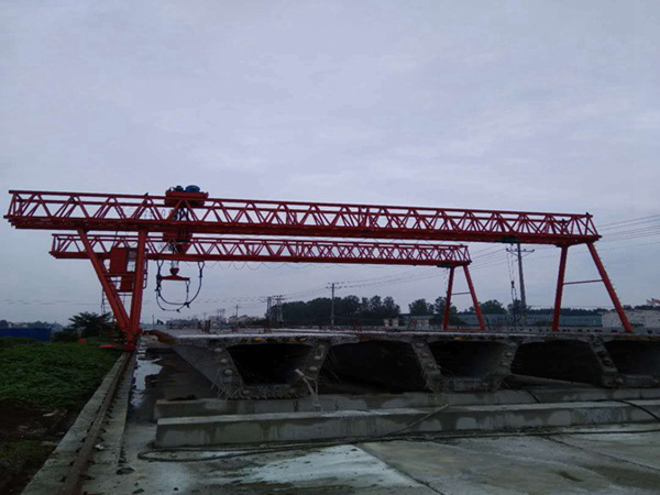 福建漳州門式起重機廠家親自操刀設(shè)備