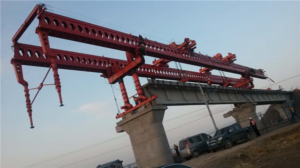 云南保山架橋機公司介紹雙懸臂式架橋機